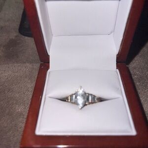 BEAUTIFUL 10KT GOLD RING 3.8 grams